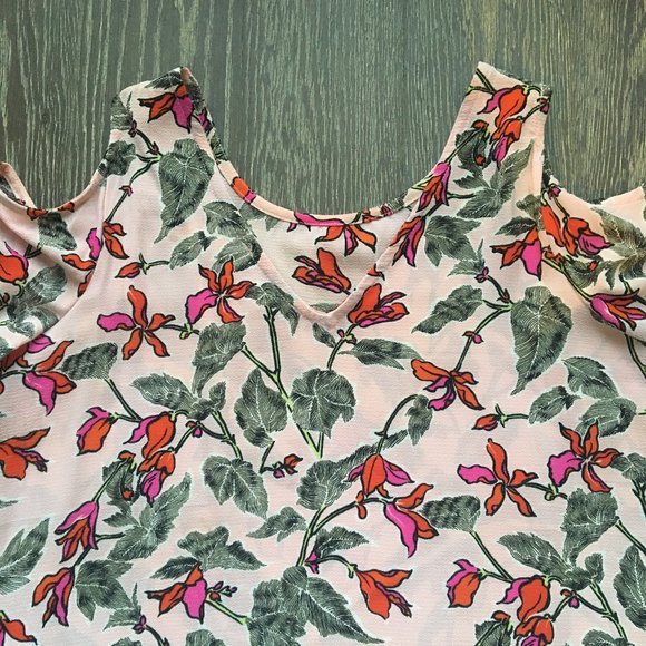 C&E Floral Cut Out Top - Sz. XS - Picture 2 of 2